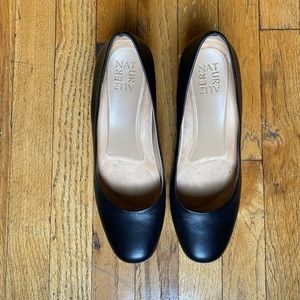 Naturalizer Womens Black Pumps size 9.5.